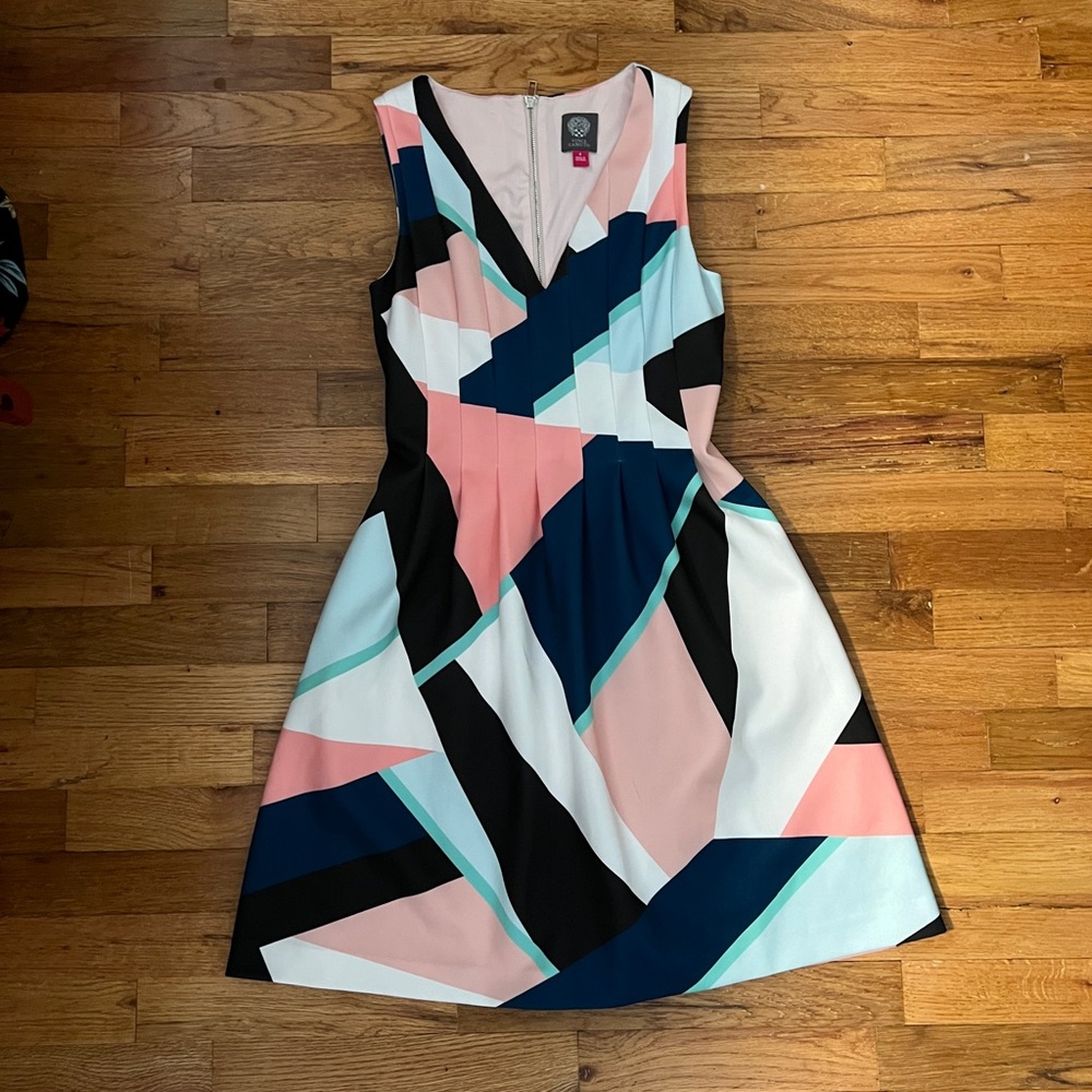 Vince Camuto Size 4 Like New Cocktail Dress (Has Pockets!)
